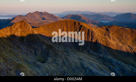 Beinn Sgritheall im Morgengrauen aus dem Sattel, Glen Shiel, Scotland, UK Stockfoto