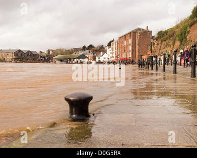 25. November 2012 Fluss Exe Überschwemmungen am Exeter Quay, Exeter, Devon. Stockfoto