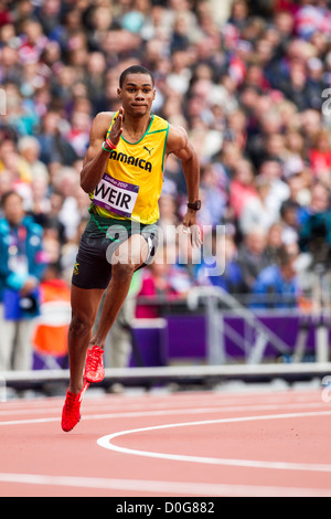 Warren Weir (JAM) im Wettbewerb mit den Herren 100m 1. Runde bei den Olympischen Sommerspielen 2012 in London Stockfoto