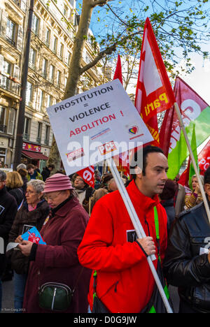 Paris, Frankreich, Demonstration gegen Gewalt an Frauen, Gruppen, die gegen legale Prostitution protestieren, Französische Plakat-Kommunistische Partei Stockfoto