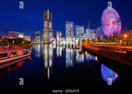 Skyline von Yokohama, Japan in Minato Mirai Bay. Stockfoto