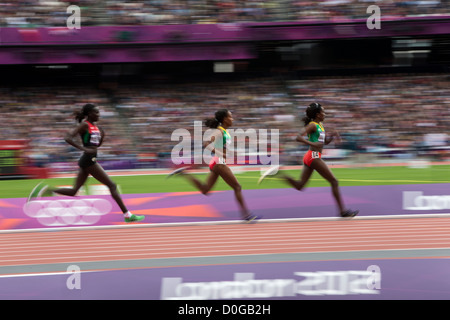 Verschwommene Aktion Tirunesh Dibaba (ETH), Meseret Defar (ETH) und Viola Jelagat Kibiwot (KEN) Competiting in der Frauen 5000 m Stockfoto
