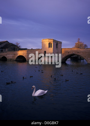 England, Cambridgeshire, St.Ives, die 15. Jahrhundert mittelalterliche Brücke mit der Kapelle auf der Brücke. Stockfoto