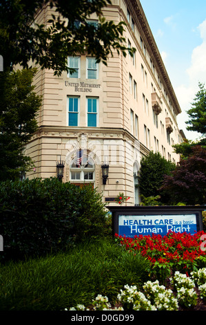 Die United Methodist Building in Washington, D.C. mit einem Schild, das liest "Gesundheit ist ein Menschenrecht". Stockfoto