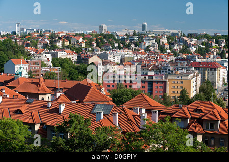 Prag - Podoli Viertel mit roten Dächern des Instituts für die Betreuung von Mutter und Kind Stockfoto