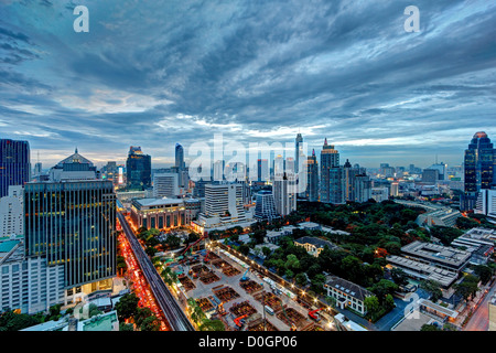 Moody Himmel über Chidlom | Bangkok Stockfoto