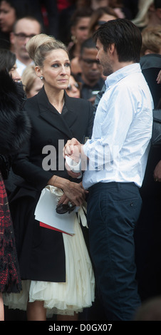 Sarah Jessica Parker McQueen Memorial an der St Pauls Cathedral London, England - 20.09.10FOR UK Zeitungen für Stockfoto