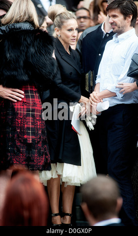 Sarah Jessica Parker McQueen Memorial an St Pauls Cathedral in London, England - 20.09.10 Stockfoto