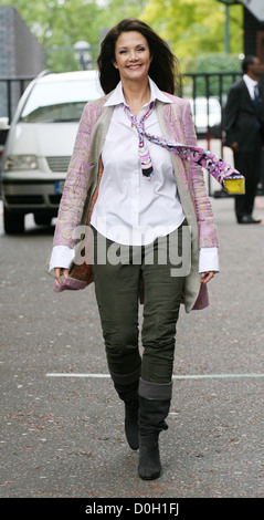 Lynda Carter außerhalb der ITV Studios London, England - 13.09.10 Stockfoto