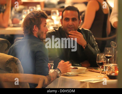 David Beckham beim Abendessen mit iranisch-amerikanischer Unternehmer Sam Nazarian und seine neue Freundin Cleo Restaurant in Stockfoto