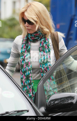 Claudia Schiffer nach der Einnahme von ihrem Sohn Casper, School London, England - 14.09.10 Stockfoto