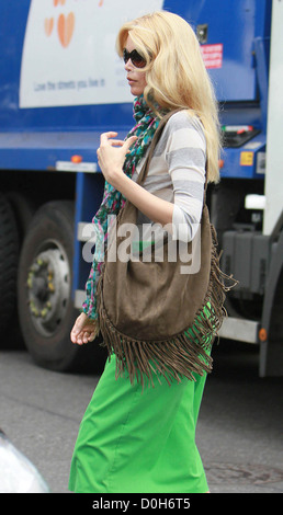 Claudia Schiffer nach der Einnahme von ihrem Sohn Casper, School London, England - 14.09.10 Stockfoto