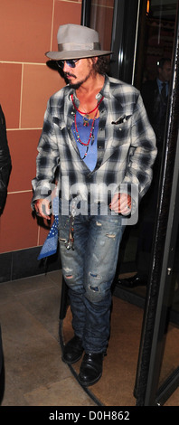 Johnny Depp trägt ein Fedora-Hut und Sonnenbrille fährt um C London Restaurant London, England - 15.09.10 Stockfoto