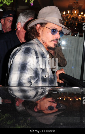 Johnny Depp trägt ein Fedora-Hut und Sonnenbrille fährt um C London Restaurant London, England5 Stockfoto