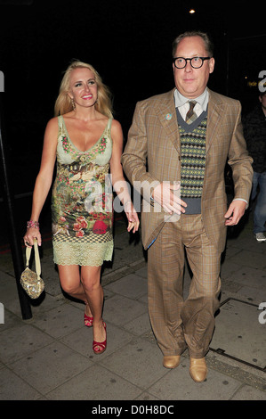 Nancy Sorrell und Vic Reeves neue Zeitschrift "Buzz" die Sonne starten bei Il Bottacio   Abflüge London, England Stockfoto