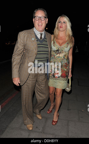 Vic Reeves und Nancy Sorrell starten die Sonne neue Zeitschrift "Buzz" Il Bottacio - Abflüge London, England - 15.09.10 Stockfoto