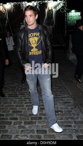 Danny Cipriani London Fashion Week Frühjahr/Sommer 2011 - Issa - Abflüge London, England - 21.09.10 Stockfoto