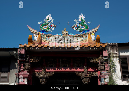 Ein Dach-Detail der Cheah Kongsi chinesischer Tempel in Georgetown, Penang, Malaysia Stockfoto