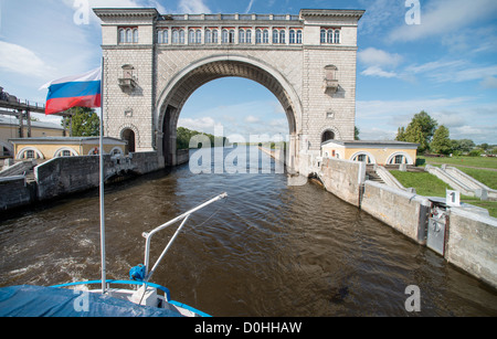 Fluss-Sperre auf dem Moskau-Kanal. Juli 2012 übernommen. Stockfoto