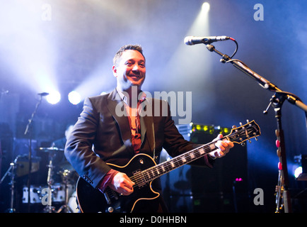 Huey Morgan Fun Lovin ' Criminals die live im Shepherds Bush Empire London, England Stockfoto