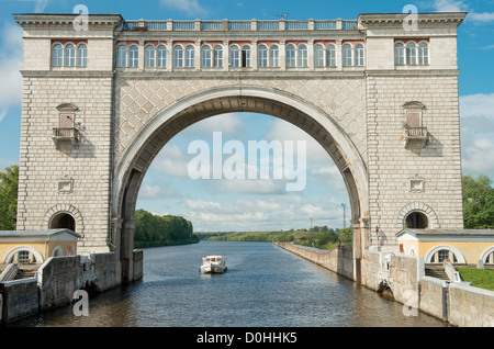 Fluss-Sperre auf dem Moskau-Kanal. Juli 2012 übernommen. Stockfoto