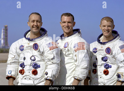 Porträt der Apollo 9 erstklassige Crew in ihren Raumanzügen. Sie sind von links nach rechts: Commander, James A. McDivitt, Befehl Mod Stockfoto