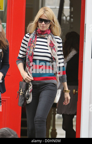 Claudia Schiffer nach dem Fallenlassen ihres Sohnes an der Schule in London, England - 24.09.10 Stockfoto