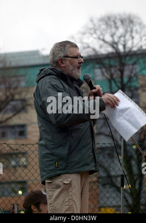 Herr Steve Bullock, schneidet eine große Kundgebung in Ladywell Fields Park als Teil eines Protestes gegen Prposed Lewisham NHS Adressierung Stockfoto