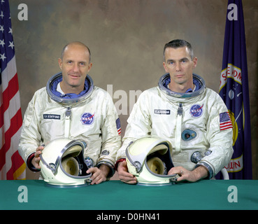 Die Gemini 9 backup Crew-Mitglieder sind, Commander, Thomas P. Stafford und Pilot Eugene A. Cernan. Die Backup-Crew wurde die prim Stockfoto