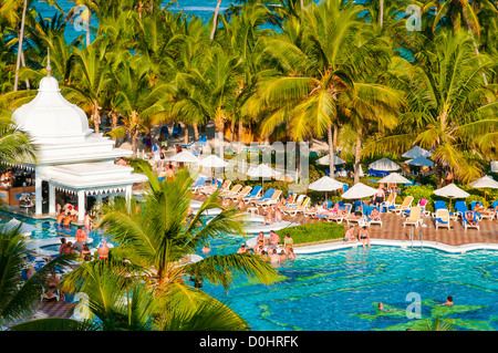 Pool-Bereich; Riu Palace; Hotel; Punta Cana; Dominikanische Republik; Karibik Stockfoto