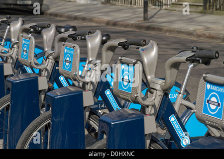 Diese Boris Fahrräder finden Sie in vielen Londoner Stadtteil London und sind eine höchst Midis Form der persönlichen Massenverkehrsmittel Stockfoto