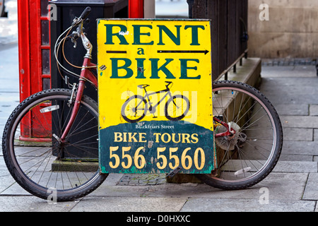 Geparkte Fahrrad Werbung-Verleih, Edinburgh, Schottland Stockfoto