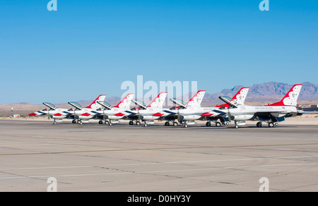 Thunderbird-f-16-Flugzeuge einer Flugshow wird vorbereitet Stockfoto