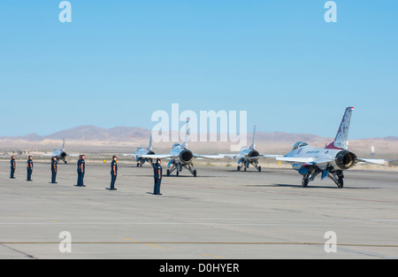 Thunderbird-f-16-Flugzeuge einer Flugshow wird vorbereitet Stockfoto