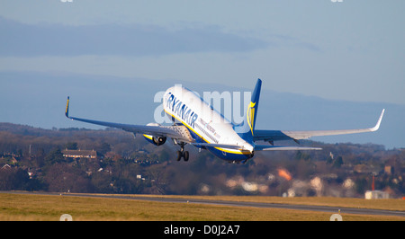 Ryanair Boeing 737 EI-DYV Abflug London-Luton Flughafen LTN Stockfoto