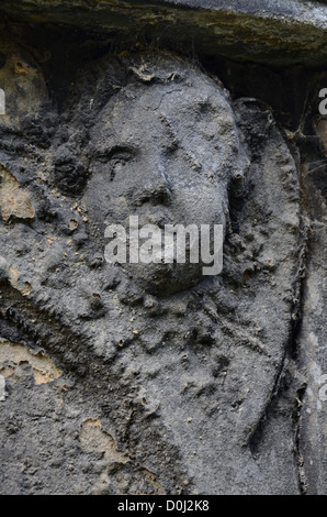 Detail aus ein Denkmal in St. Cuthbert Kirkyard in Edinburgh, Schottland, Großbritannien. Stockfoto