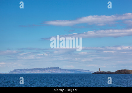 Ein Blick auf Ardnamurchan Leuchtturm und die Insel Eigg vom Oban nach Barra Ferry. Stockfoto