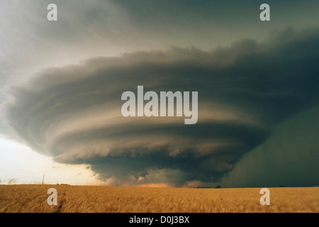 Eine Superzelle Gewitter drohend über ländlichen Kansas Stockfoto