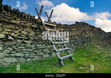 Götterdämmerung über Schwarzfels in der Nähe von Windermere. Stockfoto