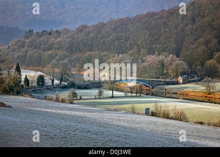 Ein Blick in Richtung Bigsweir Brücke in der unteren Wye Valley. Stockfoto