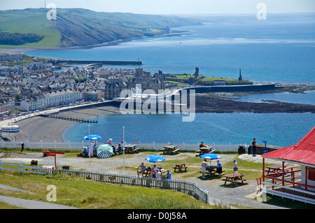 Ein Blick in Richtung Aberystwyth aus den Hügeln oberhalb der Stadt. Stockfoto