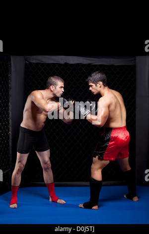 Mixed martial Künstler vor einem Kampf Stockfoto