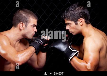 Mixed martial Künstler vor einem Kampf Stockfoto