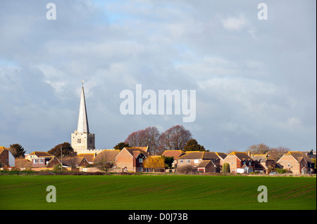 Der Turm der Kirche im Dorf Hoo St. Werburgh in Kent. Stockfoto