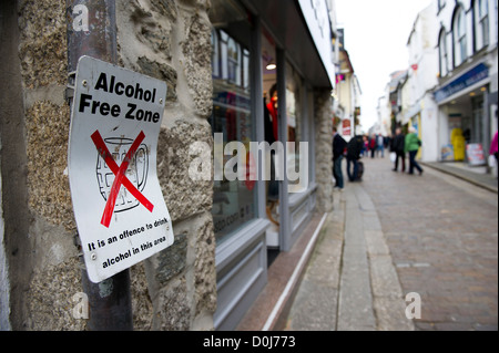 Eine Alkohol-freie-Zone unterzeichnen in St Ives. Stockfoto