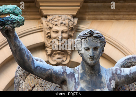 Der Sieg allegorische Statue im Innenhof des Hotel Carnavalet - jetzt das Museum der französischen Geschichte, Les Marais, Paris Frankreich Stockfoto