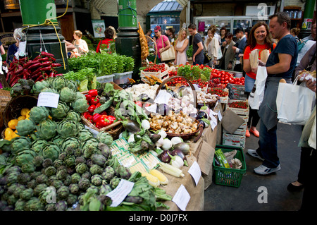 Obst und Gemüse zum Verkauf an Borough Market. Stockfoto