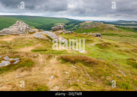 Blick vom Chinkwell Tor in Richtung Honeybag Tor im Dartmoor National Park. Stockfoto