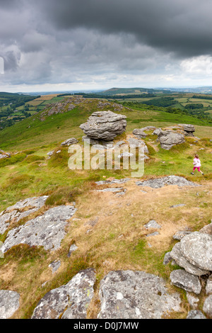 Blick vom Chinkwell Tor in Richtung Honeybag Tor im Dartmoor National Park. Stockfoto