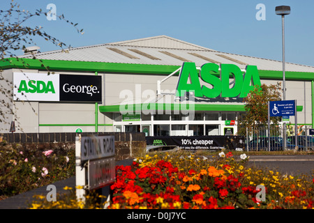 Vorderen Aspekt von einem ASDA Einzelhandel Supermarkt in Dorset. Stockfoto